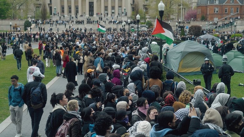 кадр из фильма The Encampments