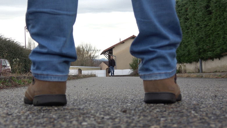 кадр из фильма Le Ciel Nous Regarde