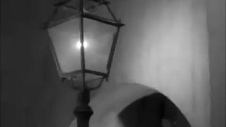 кадр из фильма O Pátio das Cantigas