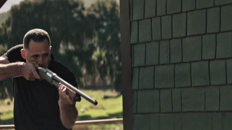 кадр из фильма Вне закона