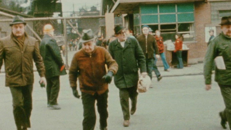 кадр из фильма Он стоит в пустыне отсчитывая секунды своей жизни