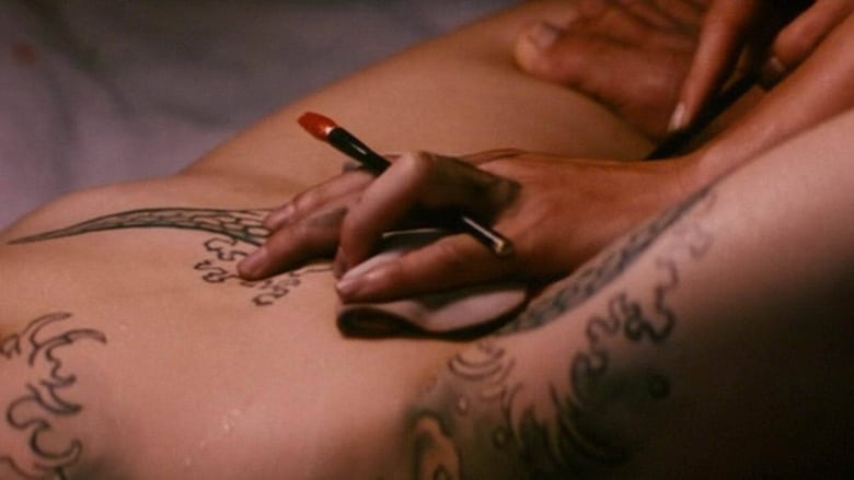 кадр из фильма Покрытое татуировкой естество цветка