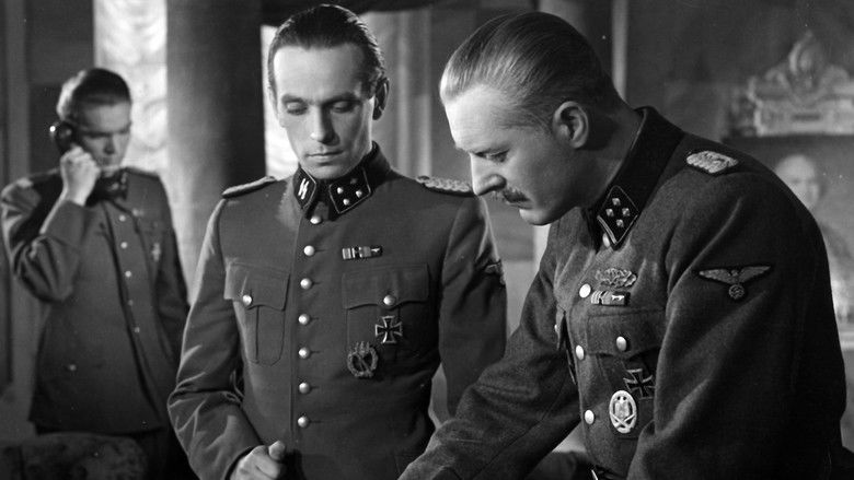 кадр из фильма Непокорённый город / Варшавский Робинзон